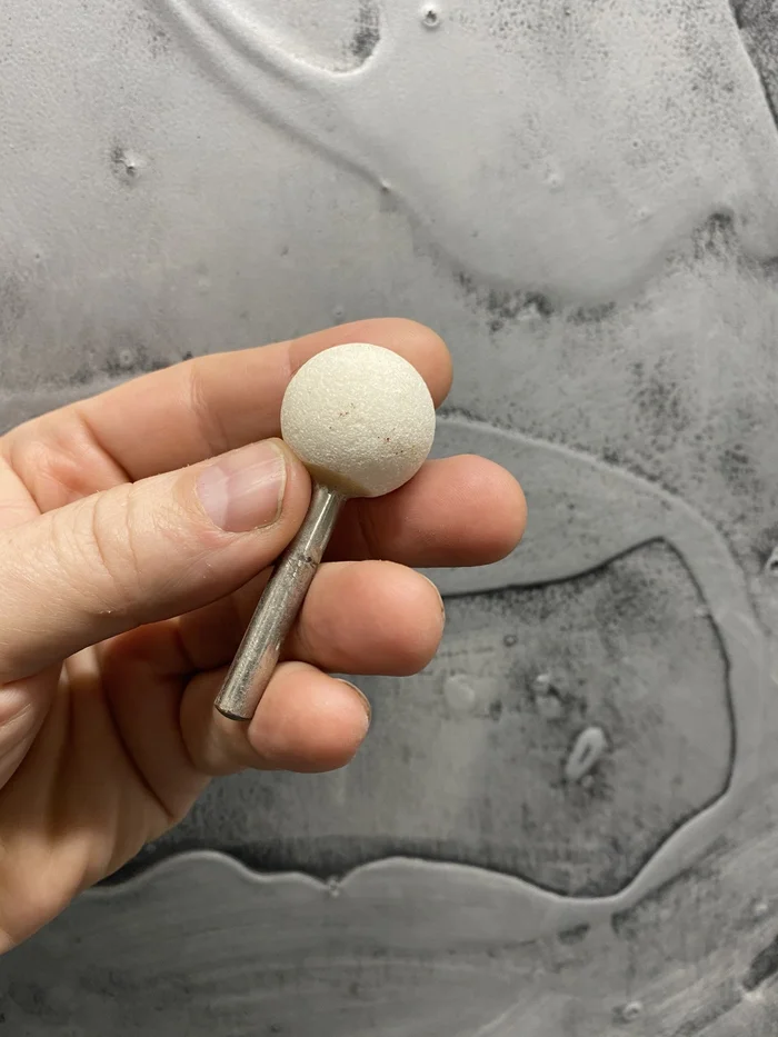 #25 Aluminum Oxide Mounted Stone AW Sphere 1″D (1/4” Shank)