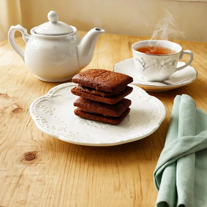 Chocolate Sandwich Cookie 2.99oz