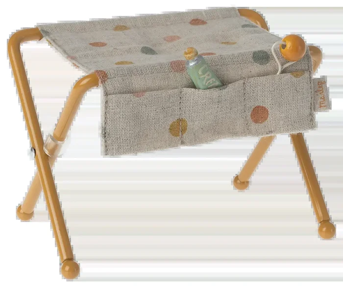 Nursery table, Baby mouse – Ocher